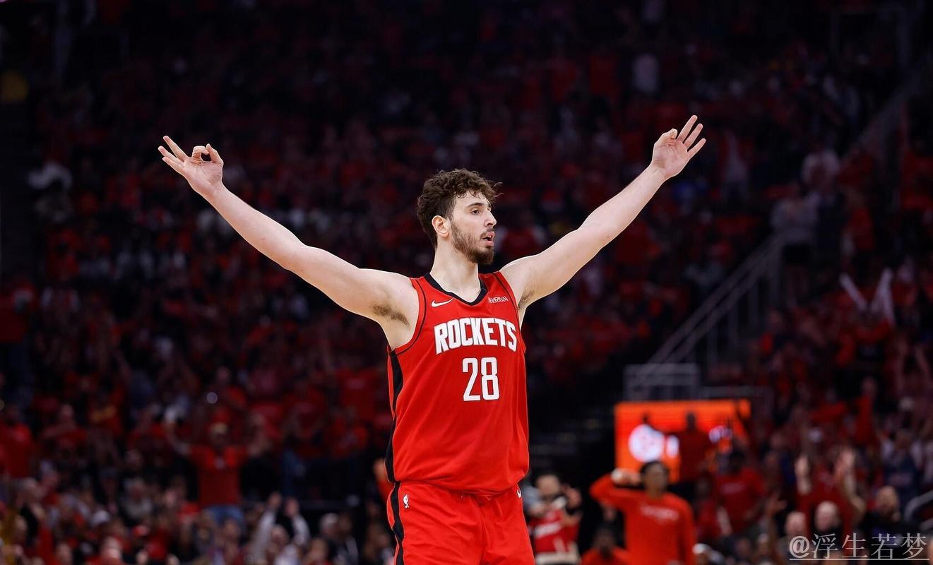 范弗里特突袭受阻 申京篮下强打得手 范弗里特突袭受阻 申京篮下强打得手